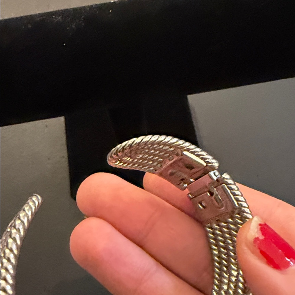 Elegant Silver-Tone Women's Bracelet - Picture 3 of 9